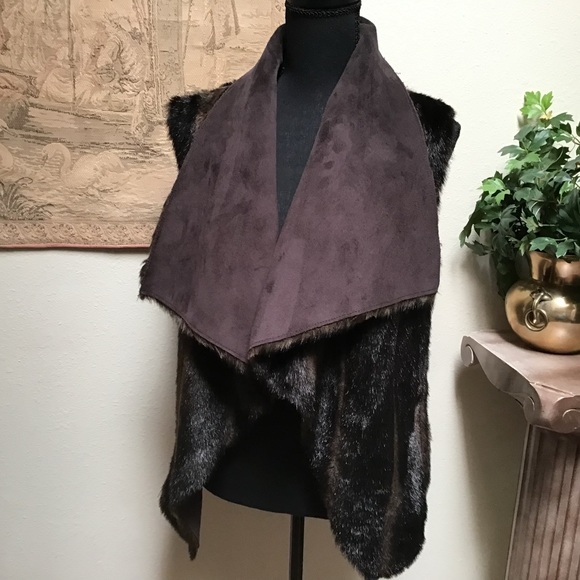 BEBE faux fur vest, the vest is reversible if you take the tags off, size small - Picture 4 of 10
